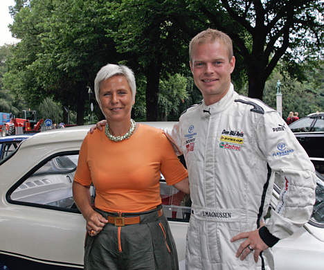 Jan Magnussen skal dele en Ford Escort Twin Cam fra 1971 med Charlotte Engell. Eller også er det omvendt, for bilen tilhører Charlotte, som blander sig i Top-5 i kampen om Danmarksmesterskabet.